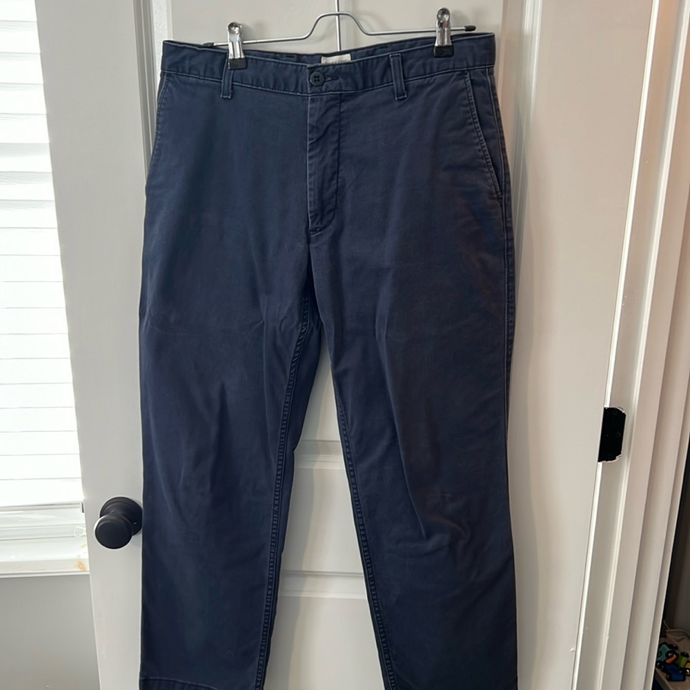 Dockers Men's Navy Khakis straight fit 32 x 30